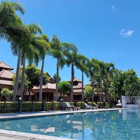 Ruenpruksa Resort Prachuap Khiri Khan Exterior photo