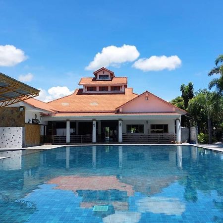 Ruenpruksa Resort Prachuap Khiri Khan Exterior photo