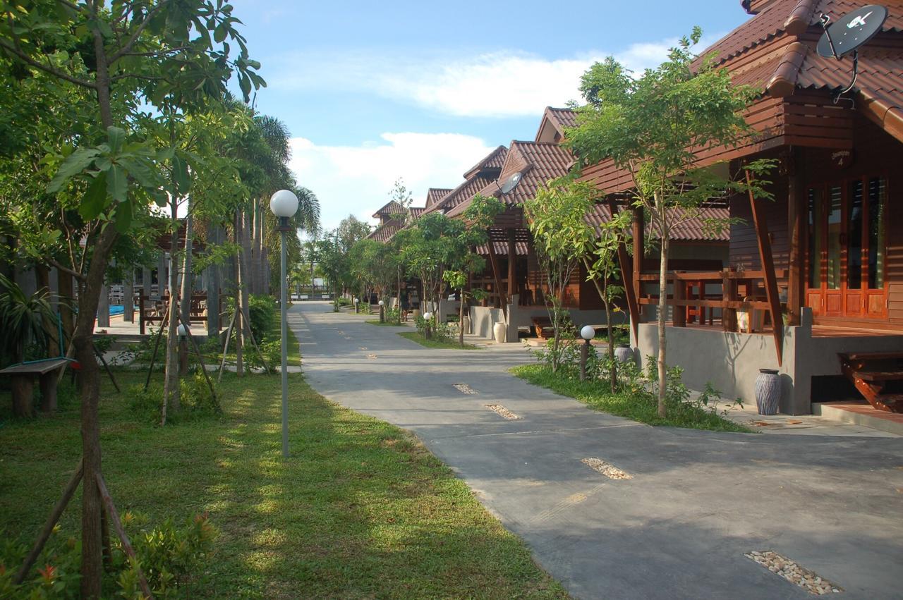 Ruenpruksa Resort Prachuap Khiri Khan Exterior photo