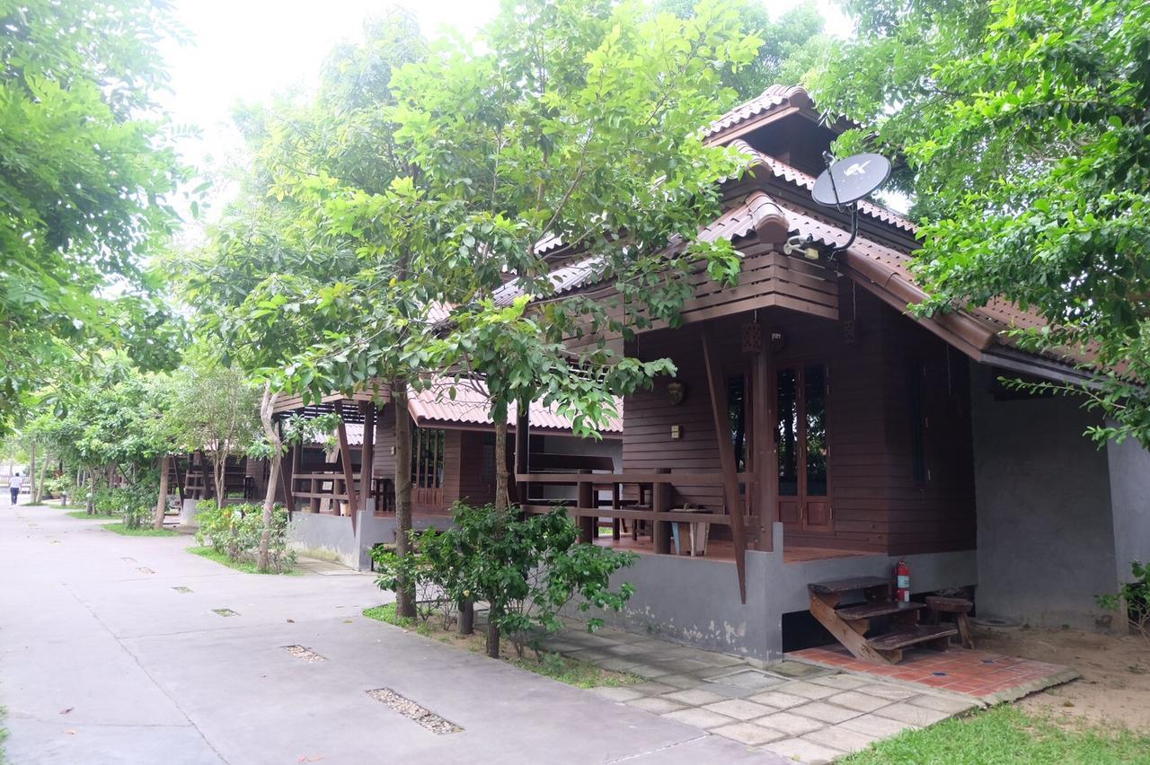 Ruenpruksa Resort Prachuap Khiri Khan Exterior photo